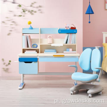 Drewniane biurko i krzesło
